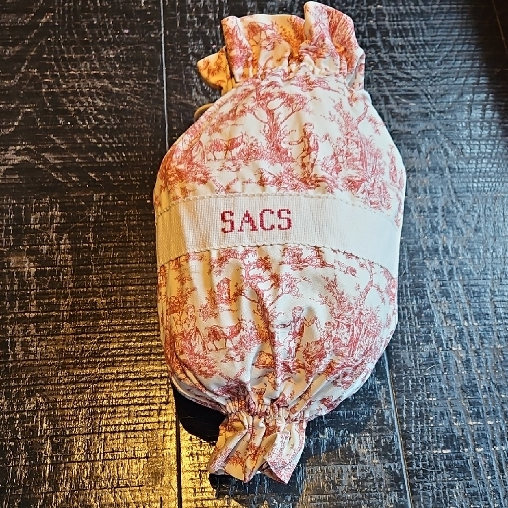 Vintage Elegant Red Cream Toile De Jouy 18 Inches Hanging Plastic   Bag Holder
